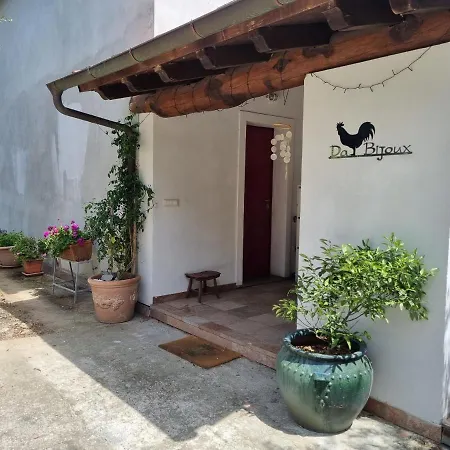 Da Bijoux ゲストハウス アルコラ